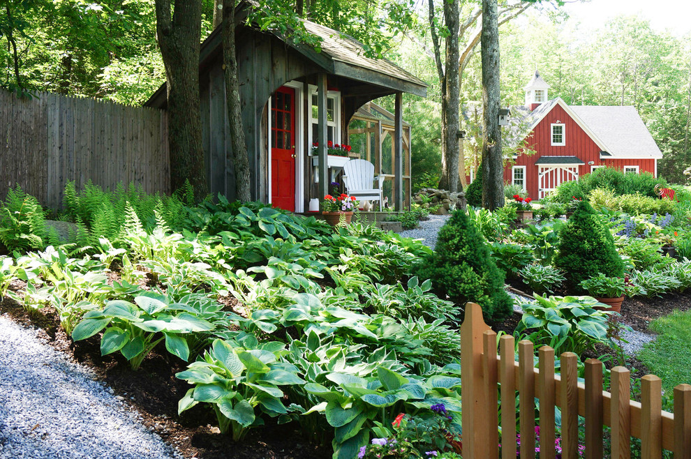 Photo of a farmhouse backyard formal garden in New York.