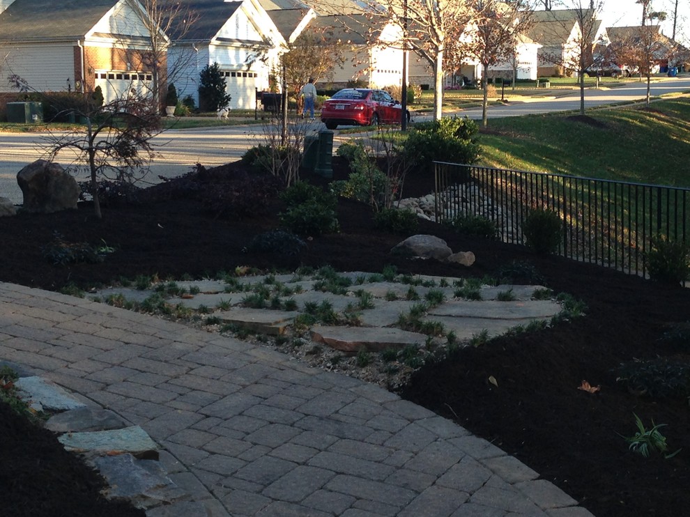 Design ideas for a medium sized classic front full sun garden for winter in Cincinnati with concrete paving.