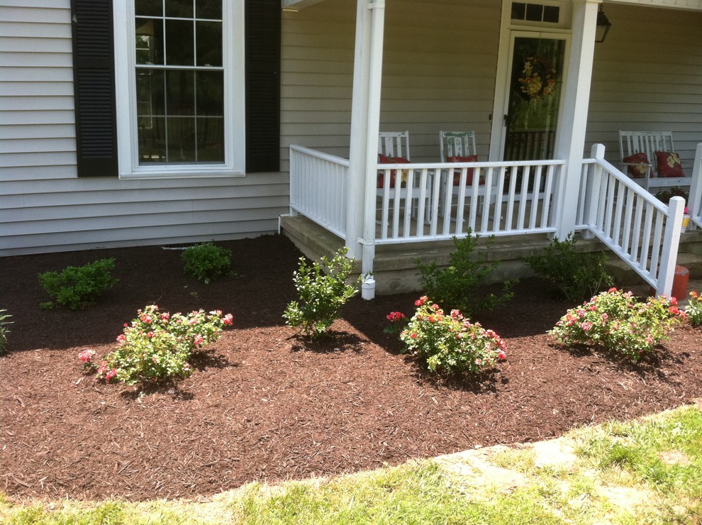 Design ideas for a farmhouse landscaping in Other.