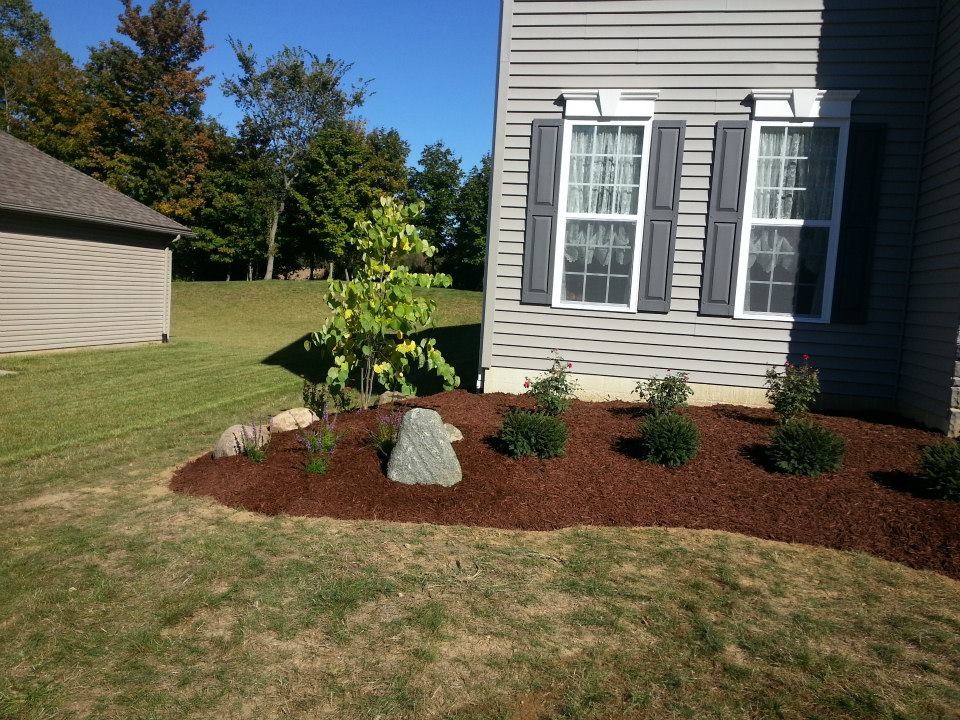 Photo of a large front yard landscaping in Columbus.