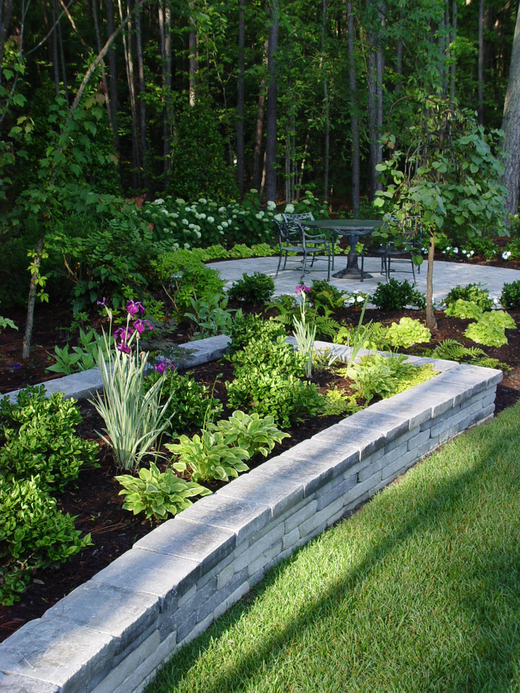 Inspiration for a mid-sized traditional shade backyard stone formal garden in Richmond.