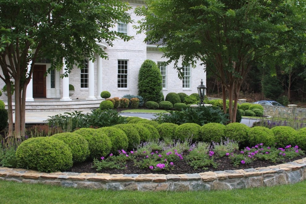 Inspiration for a traditional landscaping in DC Metro.