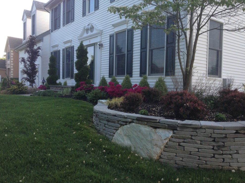 Medium sized classic front partial sun garden for spring in Philadelphia with natural stone paving.