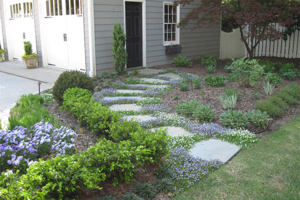 Idee per un piccolo vialetto d'ingresso chic davanti casa con pavimentazioni in pietra naturale