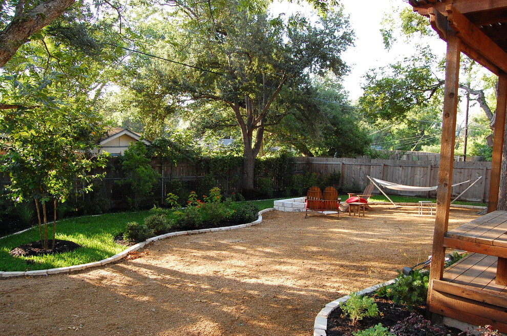 Design ideas for a traditional garden in Austin.