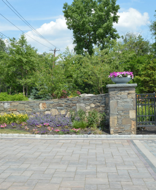 Landworx of NY Headquarters Transformation Traditional Garden