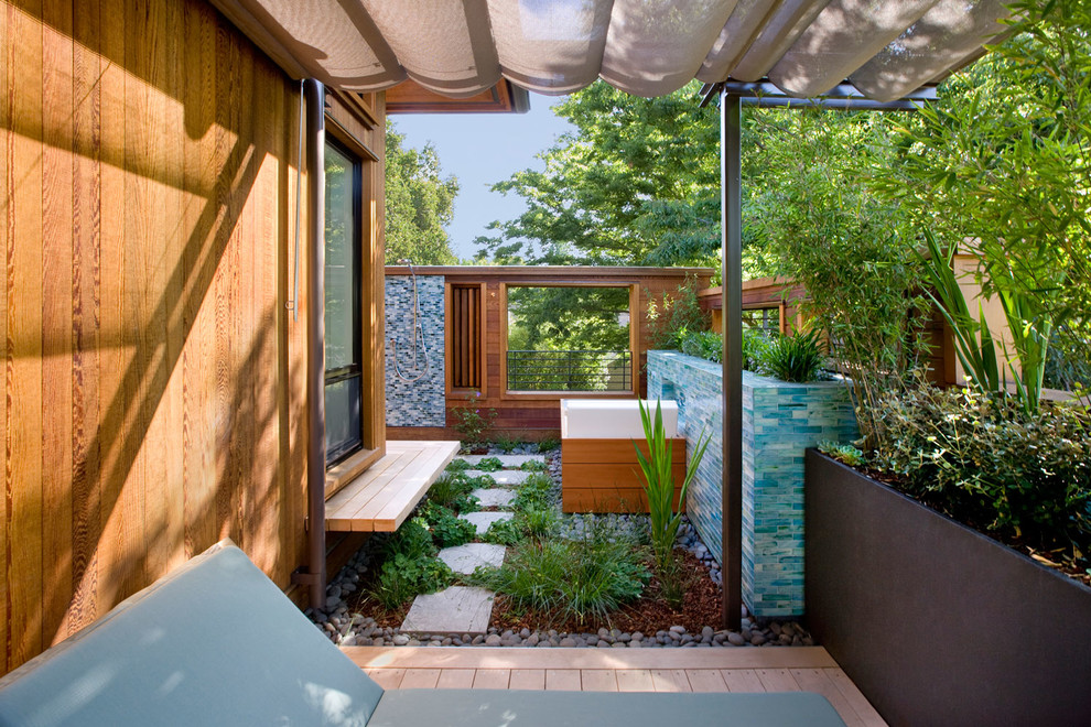 Immagine di un giardino contemporaneo con pedane