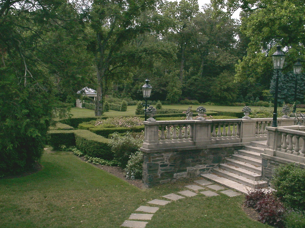 Klassischer Garten hinter dem Haus in Philadelphia