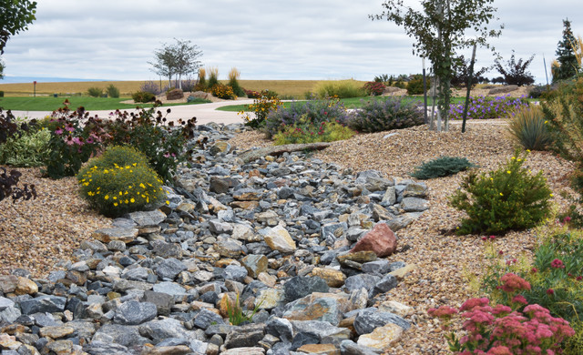 Mountain Views Traditional Garden, How Thick Should Landscape Gravel Be