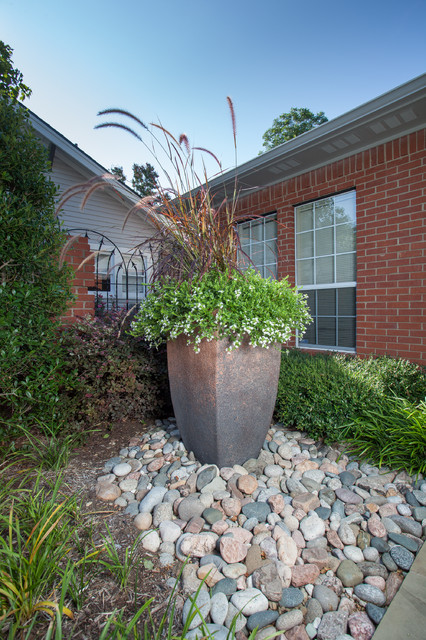 Large Planters with River Rock - Traditional - Garden - Dallas - by  Roundtree Landscaping, Inc | Houzz UK