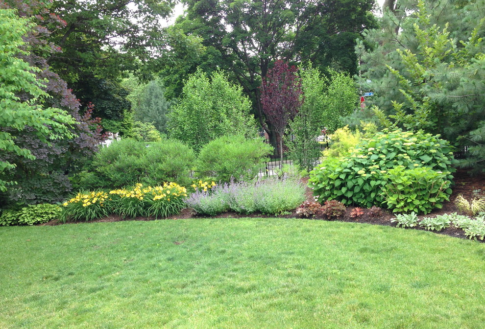 Large suburban front yard berm - Traditional - Landscape - Chicago - by ...