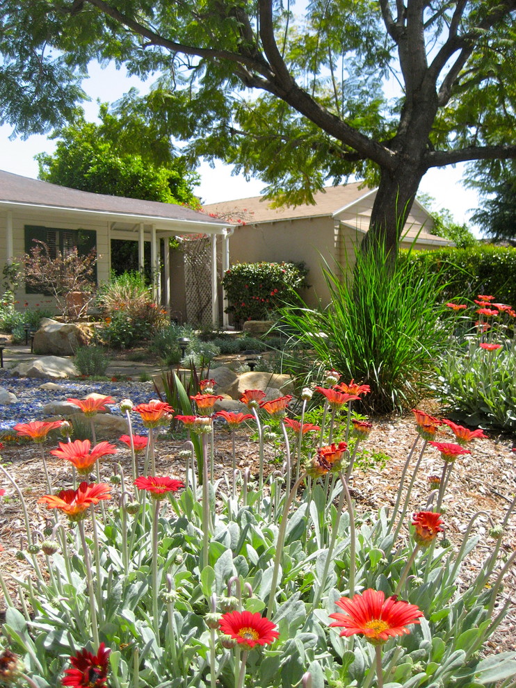 Stilmix Garten hinter dem Haus in Los Angeles