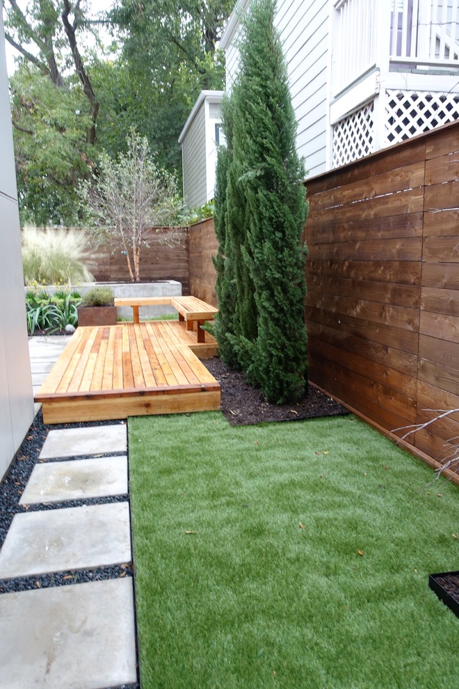 Inspiration for a small contemporary drought-tolerant and full sun backyard landscaping in Houston.