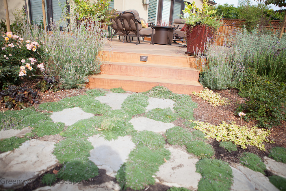 Esempio di un piccolo giardino formale eclettico esposto a mezz'ombra davanti casa con pavimentazioni in pietra naturale