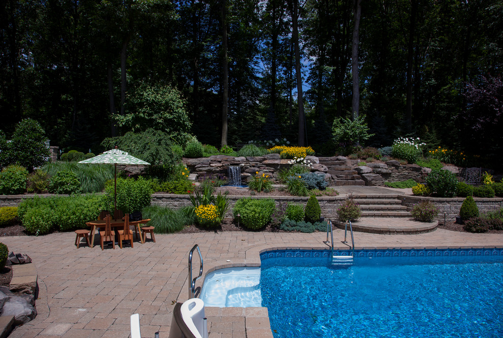 Levels of luxury Traditional Landscape Newark by Jardin Passion