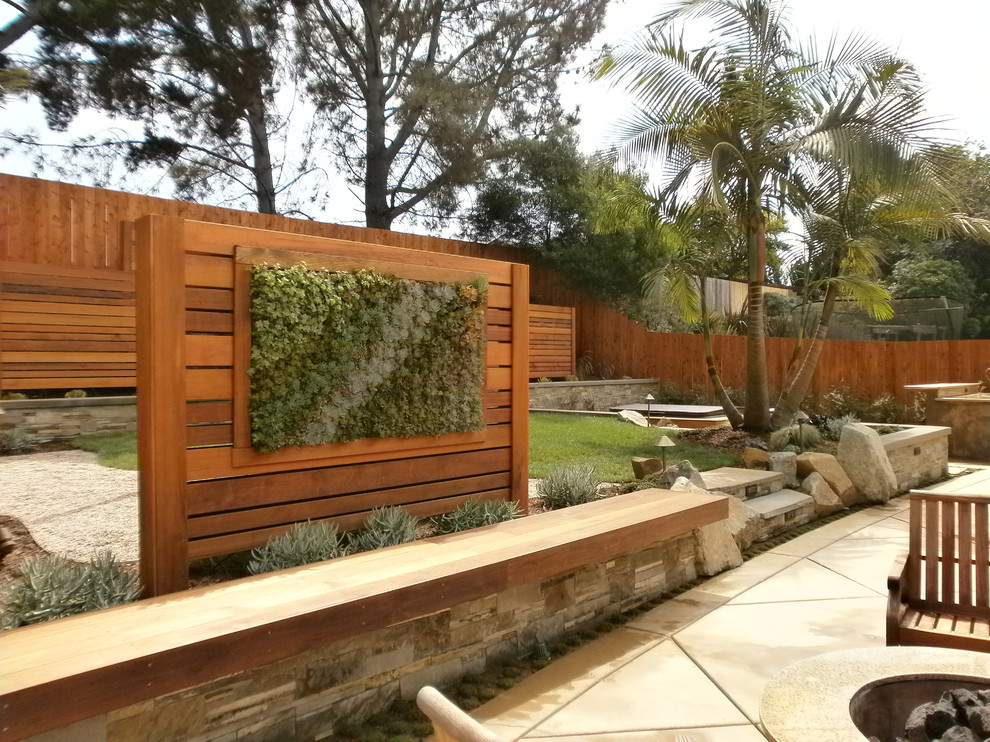 Design ideas for a contemporary landscaping in Orange County.