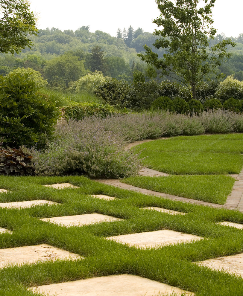 Ispirazione per un giardino mediterraneo esposto in pieno sole dietro casa con pavimentazioni in pietra naturale e scale