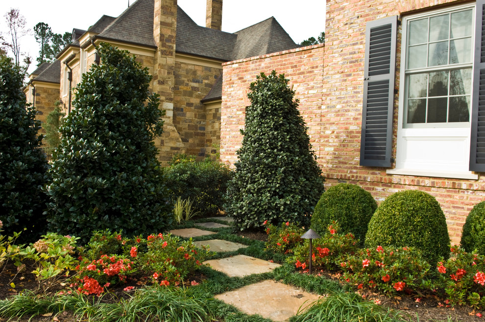 This is an example of a traditional landscaping in Nashville.