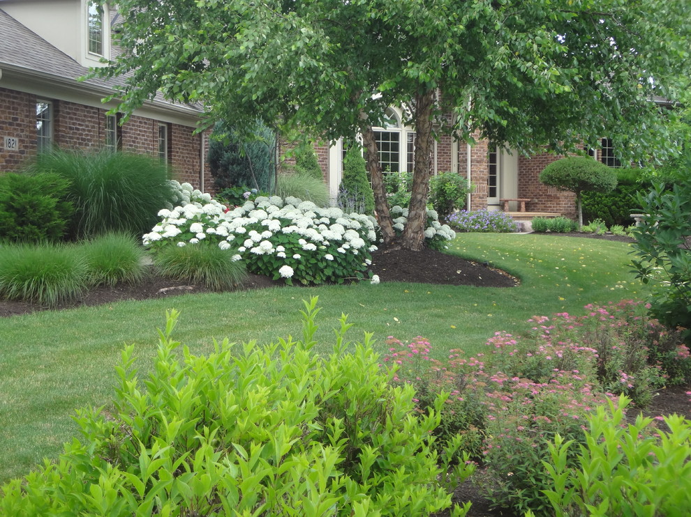 Photo of a large traditional shade front yard landscaping in Cleveland for summer.