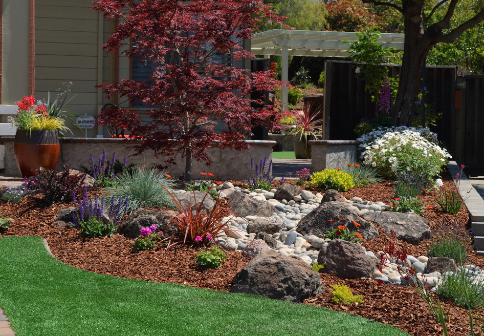 Photo of a medium sized traditional front partial sun garden for spring in San Francisco with natural stone paving and a rockery.