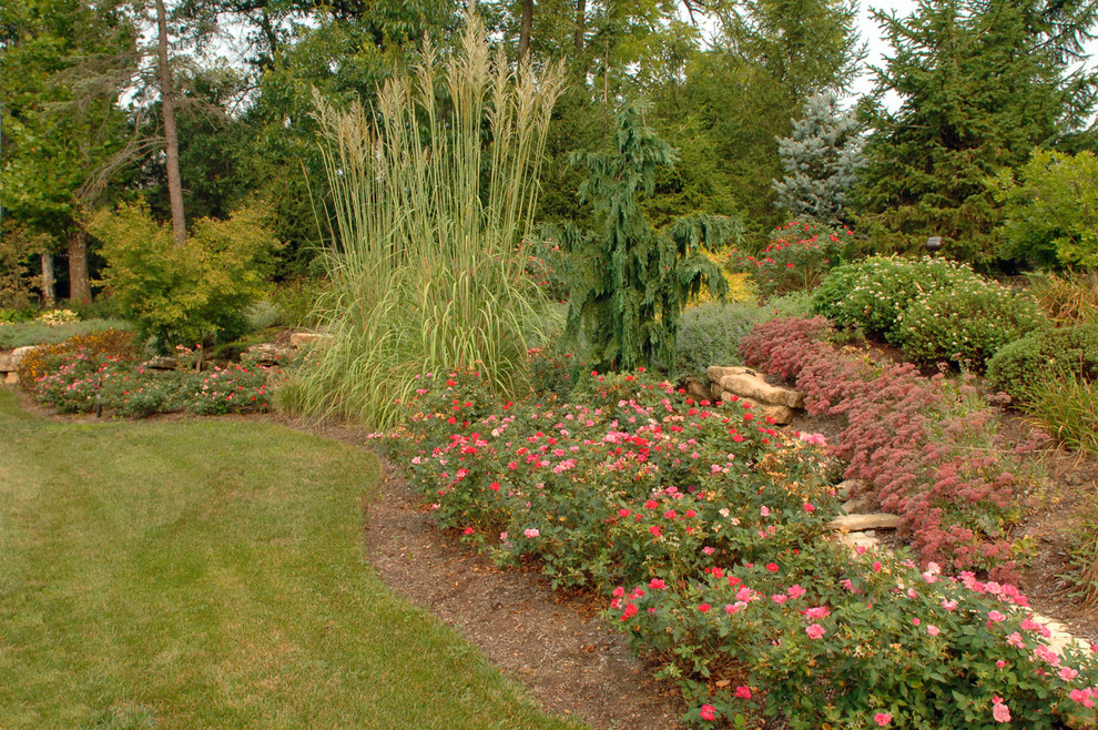 Design ideas for a large traditional shade backyard garden path in St Louis for spring.