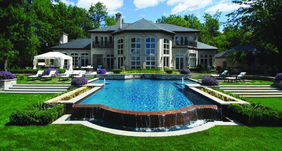 Inspiration for a large contemporary backyard stone water fountain landscape in Montreal.