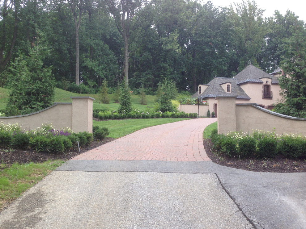 Luxury Garden Traditional Landscape Philadelphia by Sunleaf