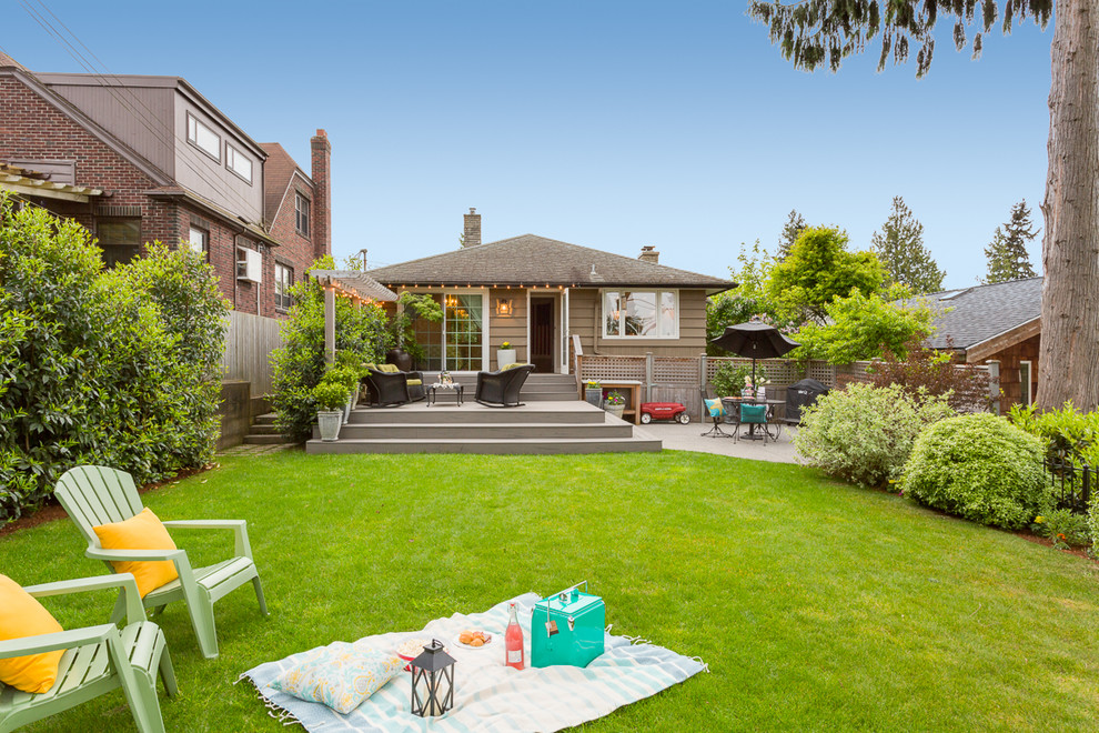 This is an example of a classic back full sun garden in Seattle.