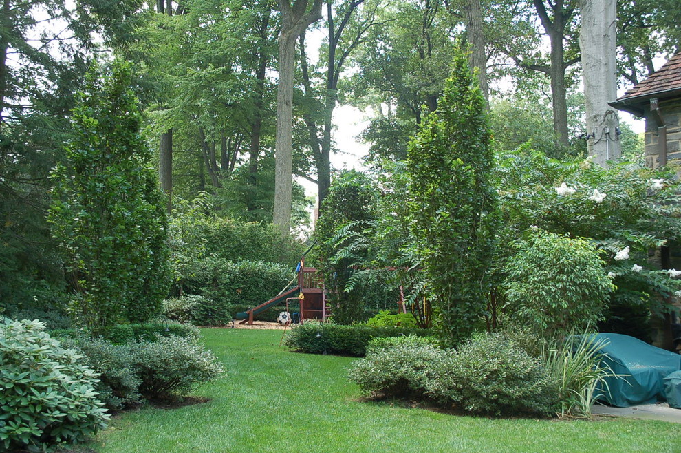 Foto de jardín clásico en patio trasero