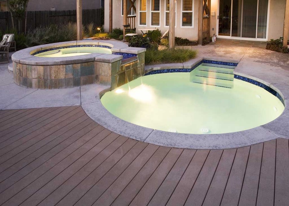Pool - contemporary pool idea in Sacramento