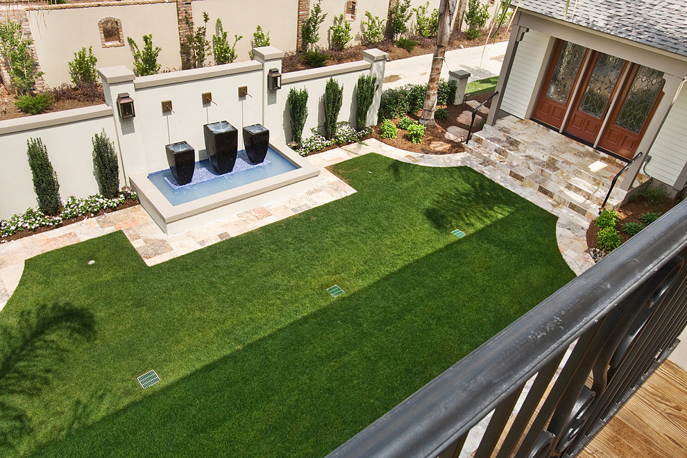 Photo of a transitional landscaping in New Orleans.