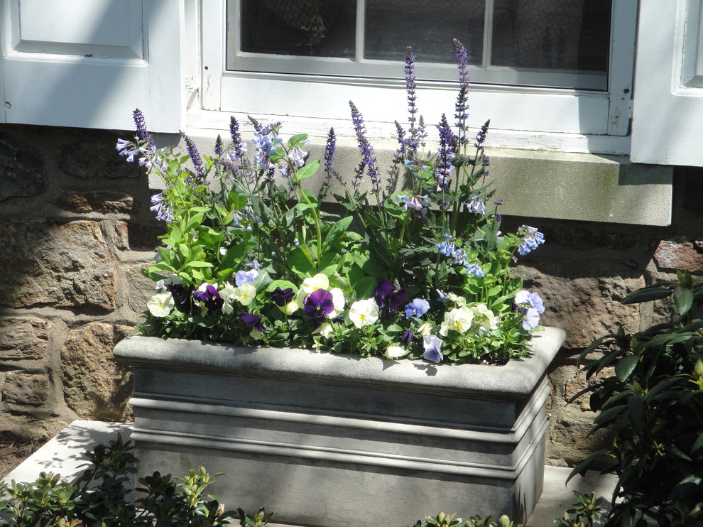 Design ideas for a traditional garden in New York.