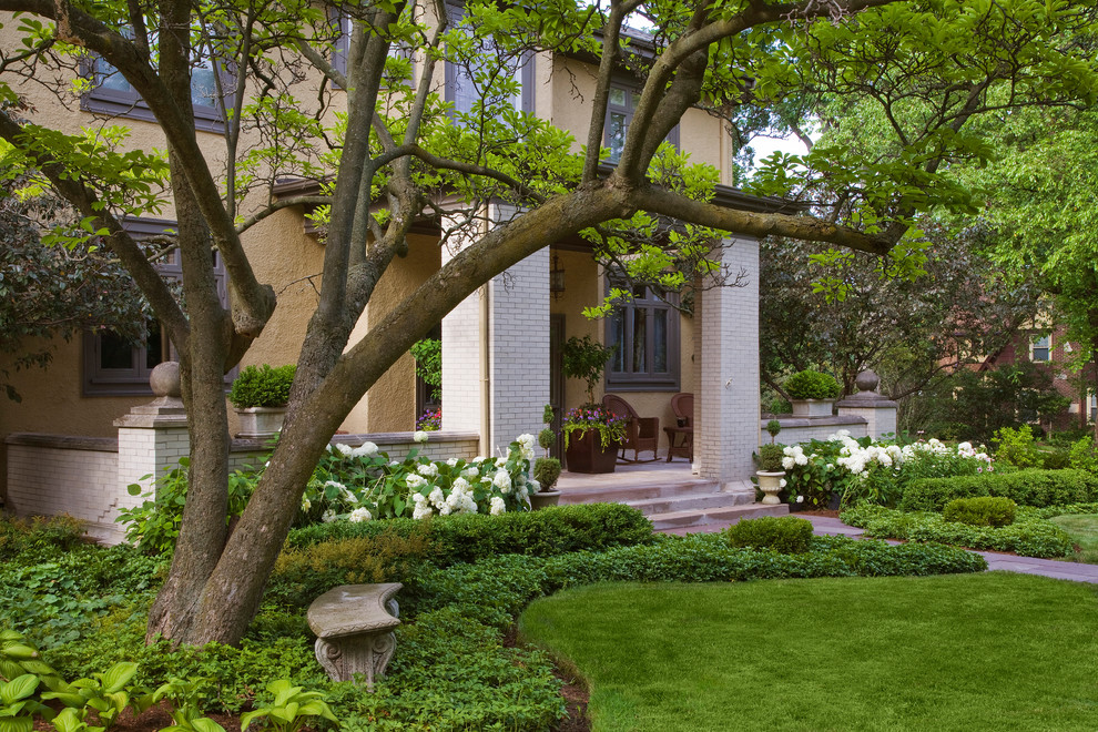 シカゴにあるトラディショナルスタイルのおしゃれな庭の写真