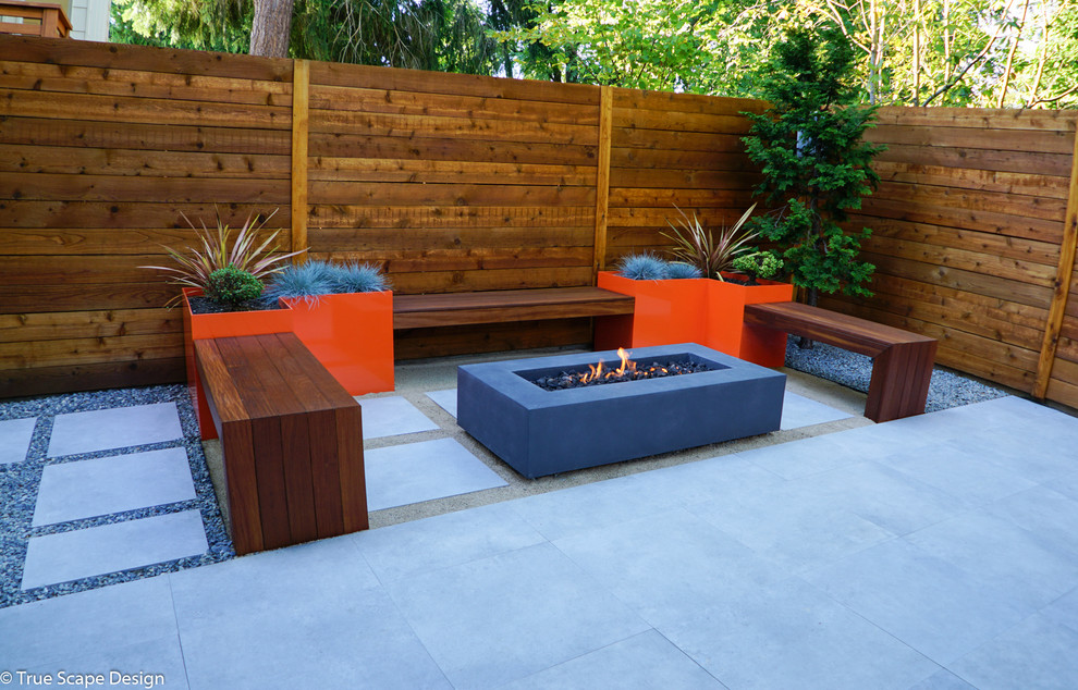 Medium sized modern back patio in Seattle.