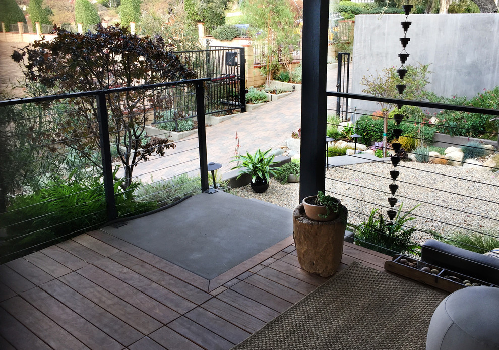 Diseño de jardín de secano vintage pequeño en patio con muro de contención y gravilla