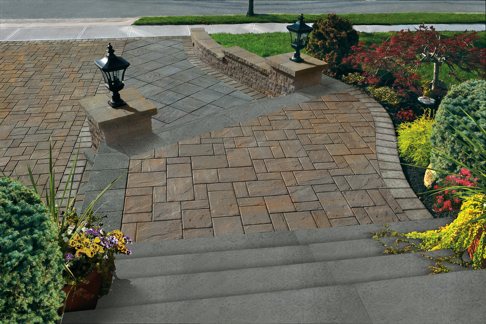Massapequa, NY Driveway, Stoop & Walkway Contemporary Landscape
