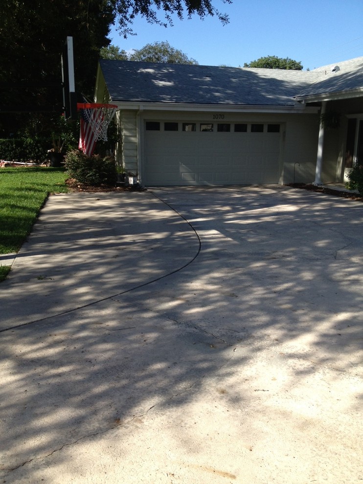 This is an example of a large traditional partial sun front yard outdoor sport court in Orlando.