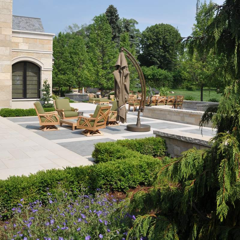 Inspiration for a classic back formal garden in Chicago with a retaining wall and natural stone paving.