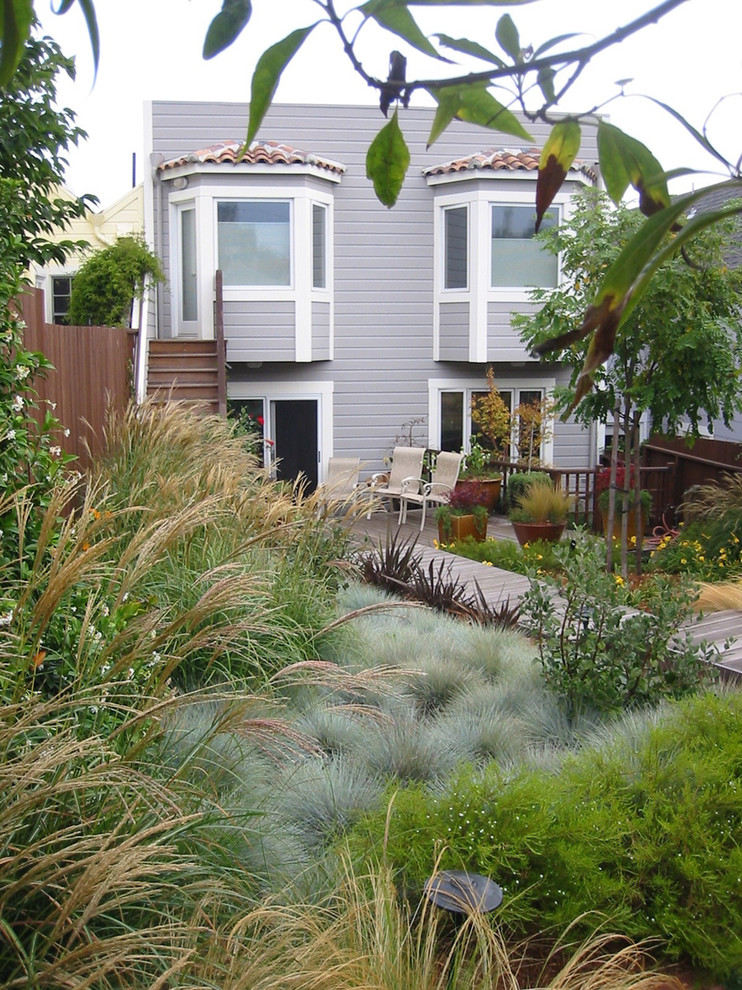 This is an example of a traditional backyard landscaping in San Francisco.