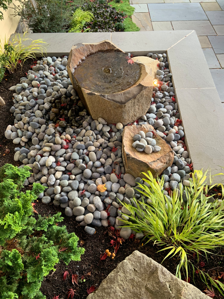 Mittelgroßer Klassischer Garten hinter dem Haus in Seattle