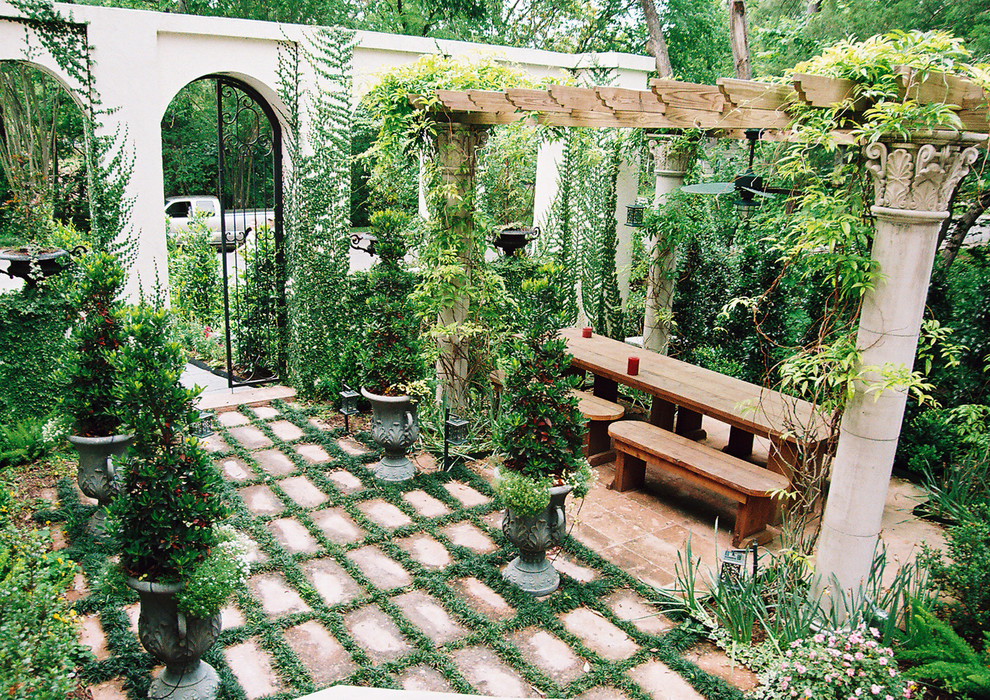 Пример оригинального дизайна: участок и сад в средиземноморском стиле