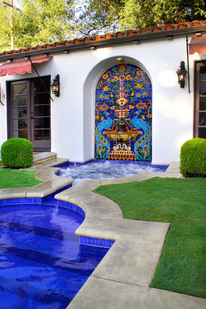 This is an example of a mediterranean water fountain landscape in Los Angeles.