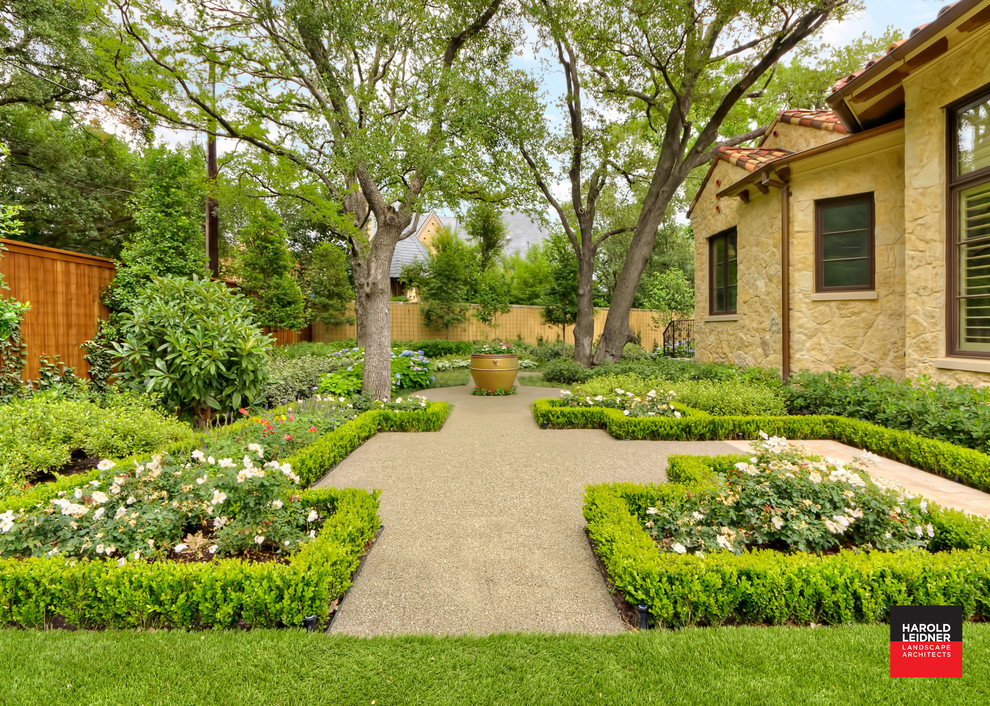 Photo of a mediterranean landscaping in Dallas.