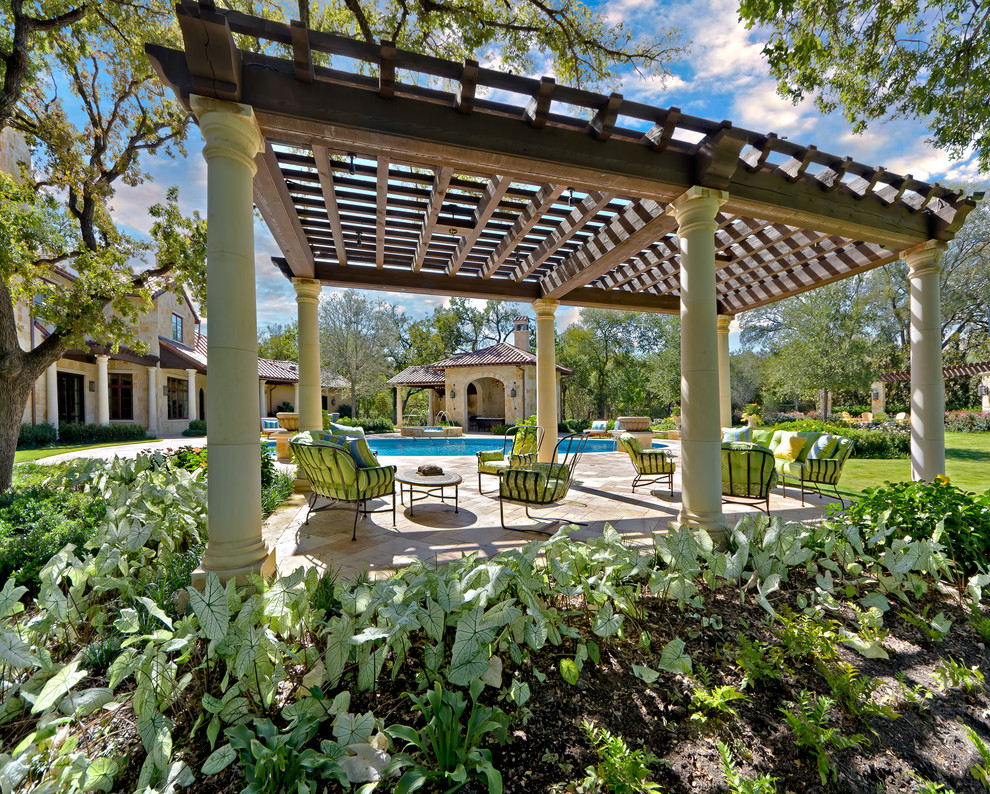 This is an example of a mediterranean garden in Dallas with a water feature.