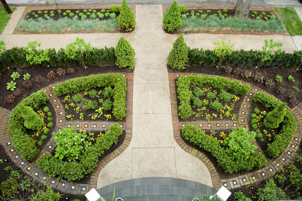 Ispirazione per un giardino formale classico davanti casa