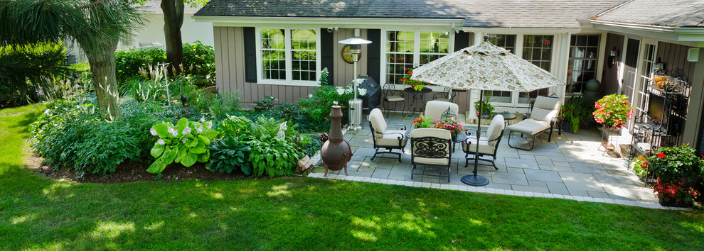 Design ideas for a mid-sized transitional shade backyard stone landscaping in Milwaukee for summer.