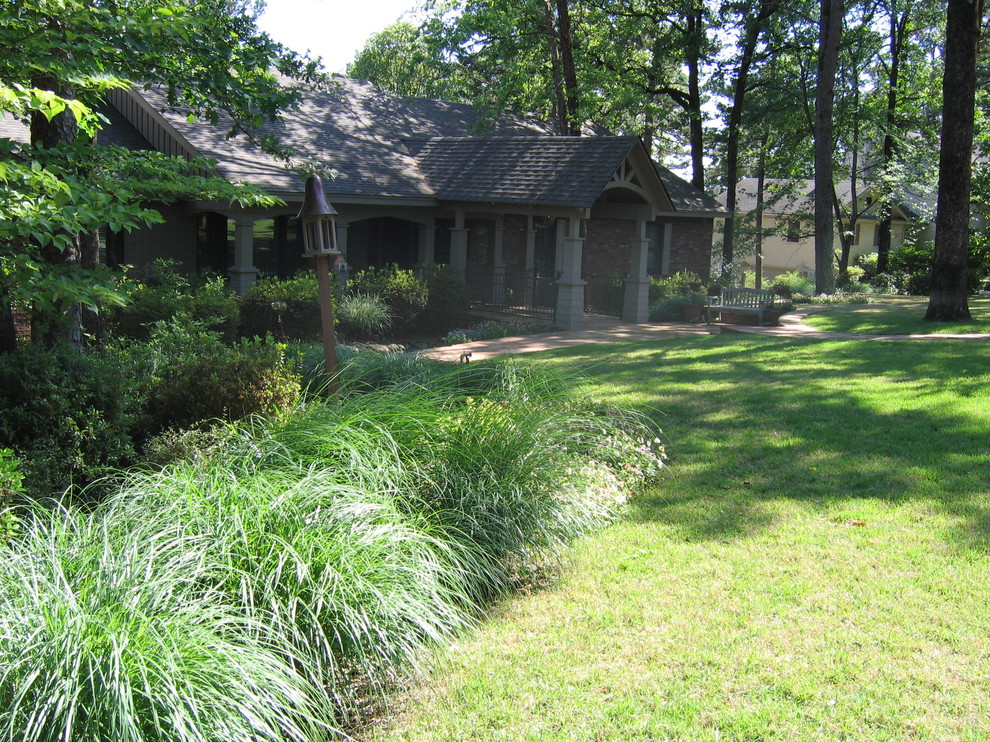 Design ideas for a traditional garden in Little Rock.