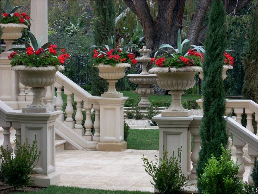 Ispirazione per un giardino formale tradizionale esposto a mezz'ombra nel cortile laterale
