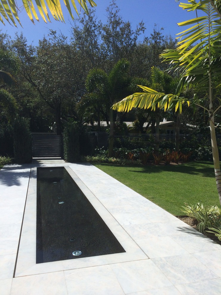 Design ideas for a modern landscaping in Miami.
