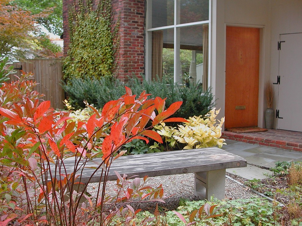 Photo of a small contemporary front veranda in DC Metro with natural stone paving.